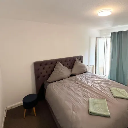 Apartment Mit Balkon Am Rhein Düsseldorf
